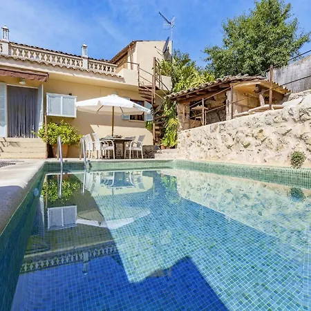 Caimaris House