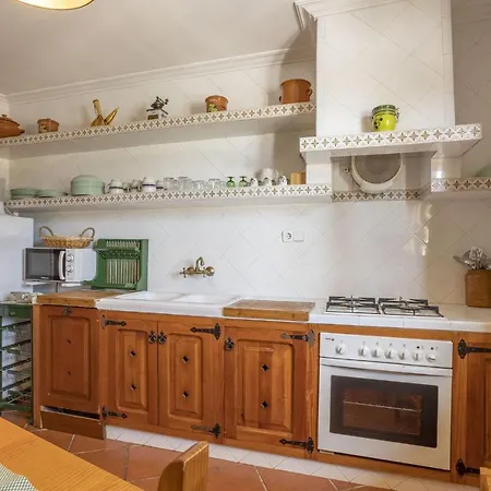 Caimaris House